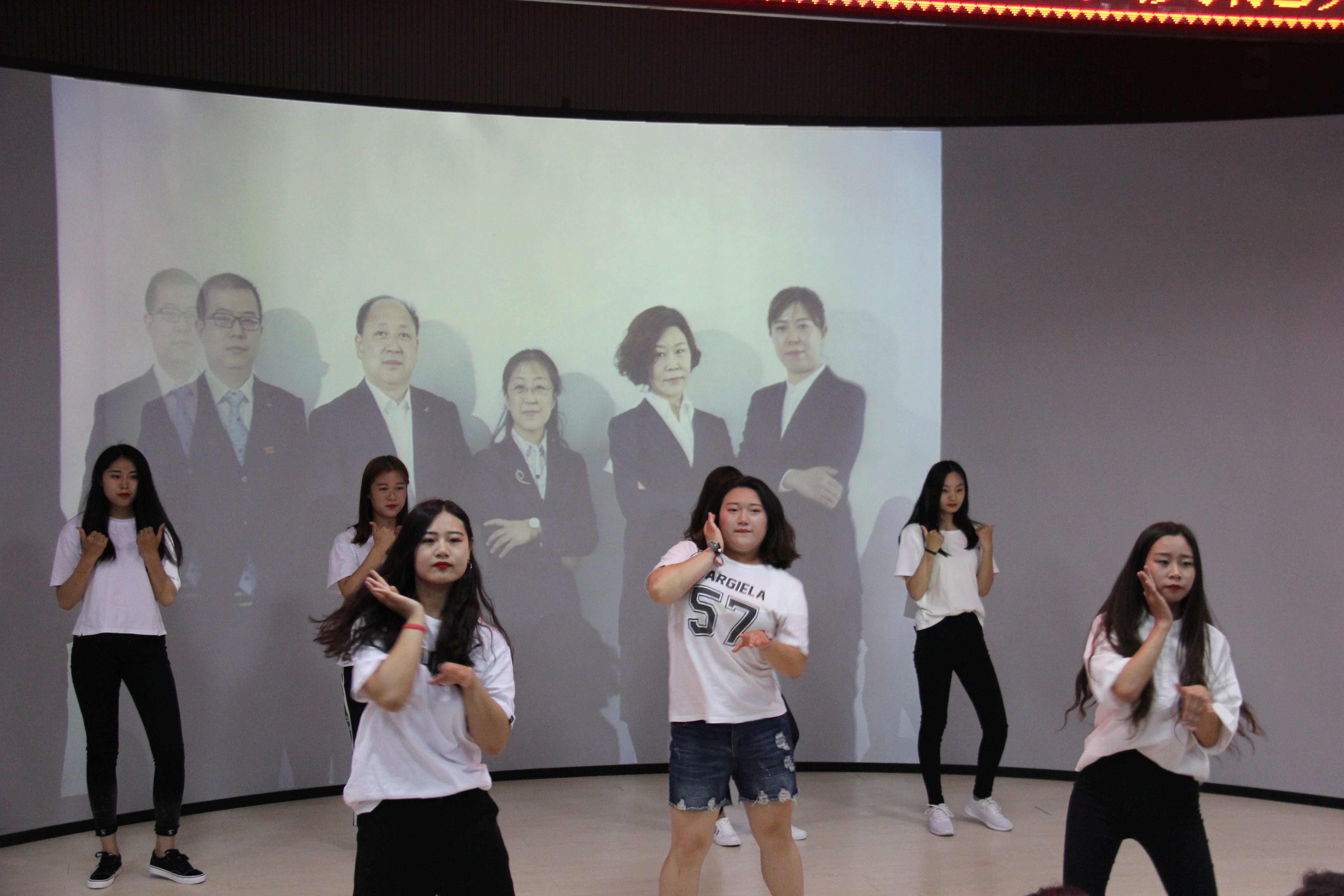 旅游商务学院成功举办第三届高铁服务技能大赛 旅游商务学院成功举办第三届高铁服务技能大赛