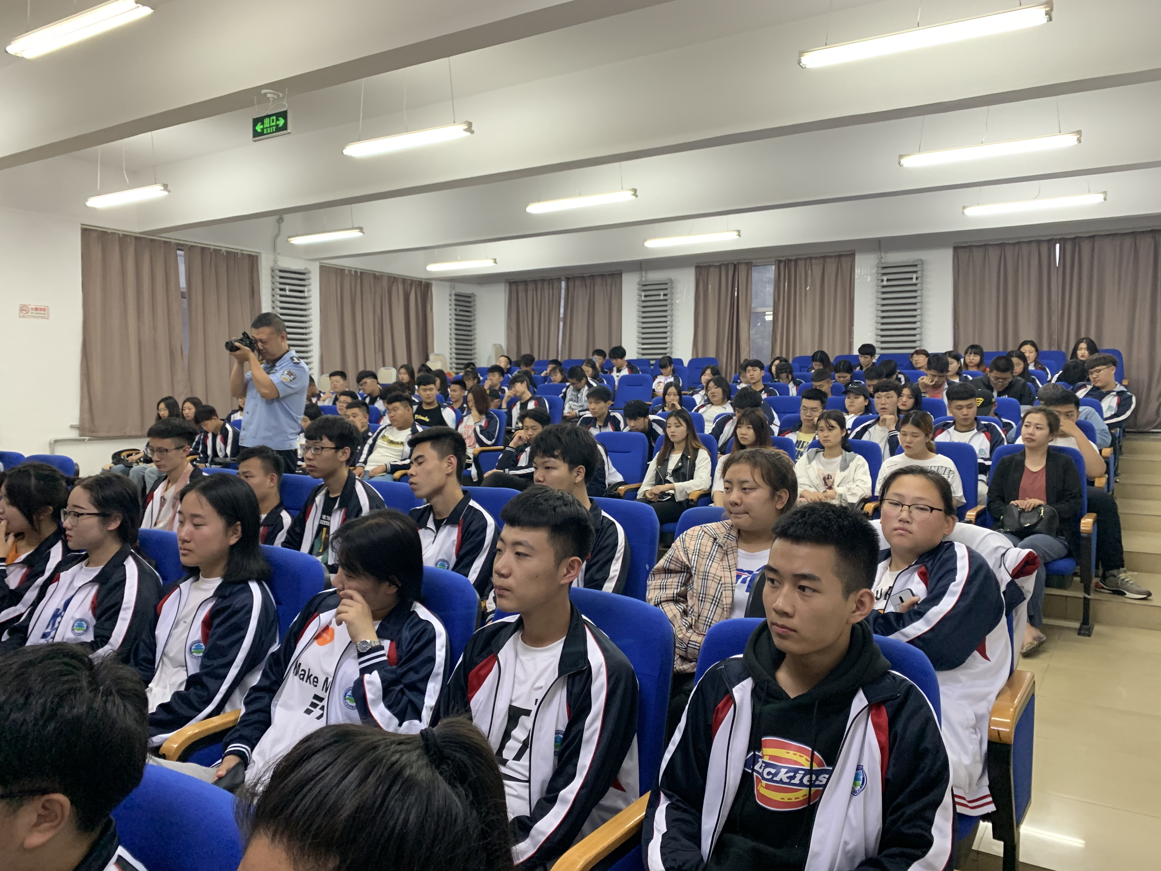 德甲官方中文网站举办禁毒知识进校园活动