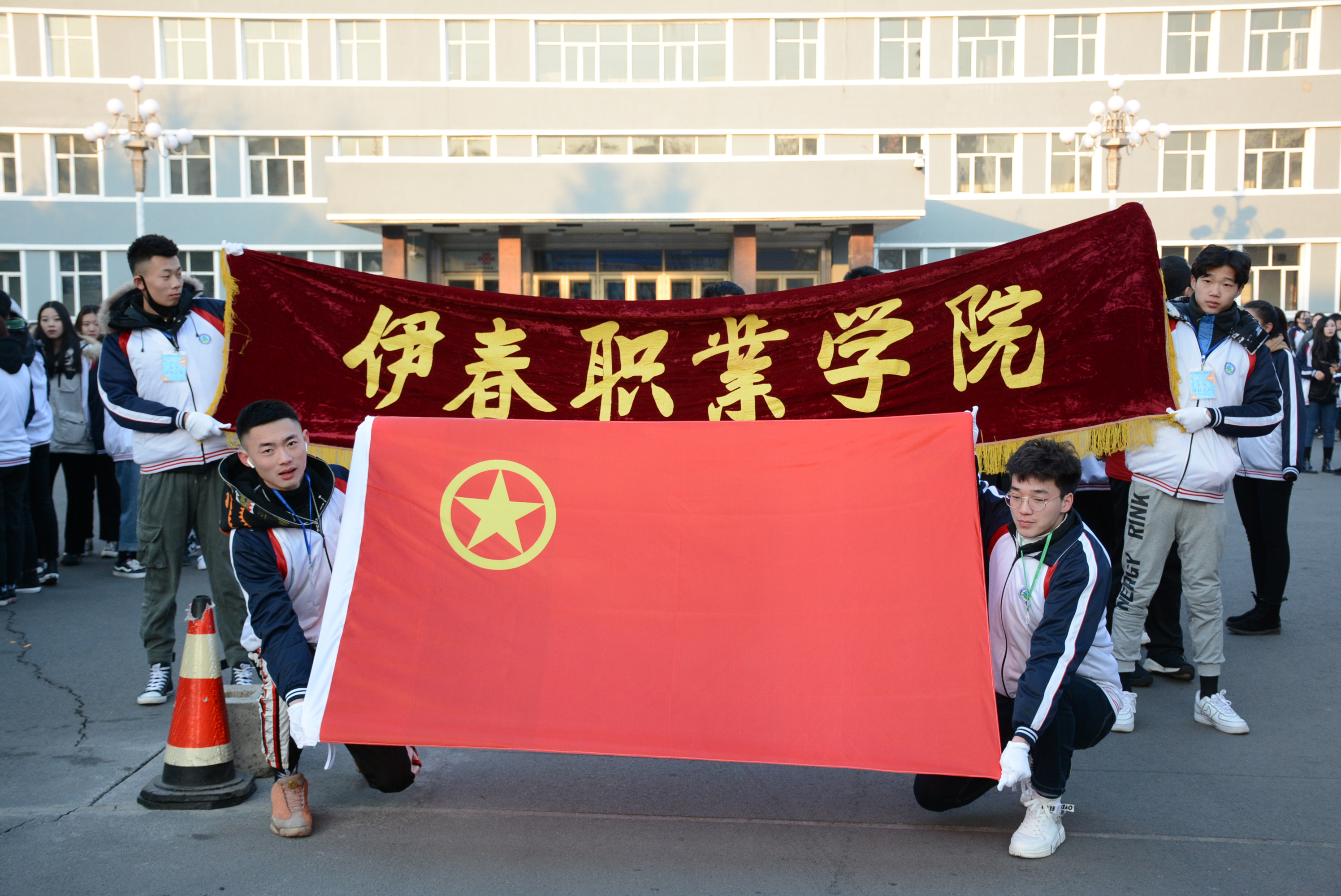 德甲官方中文网站开展清明节祭奠英烈活动 德甲官方中文网站开展清明节祭奠英烈活动