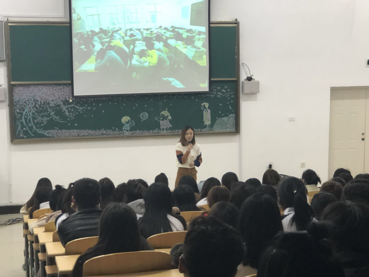 医学技术学院“学会感恩、与爱同行”巡回演讲完美收官 医学技术学院“学会感恩、与爱同行”巡回演讲完美收官