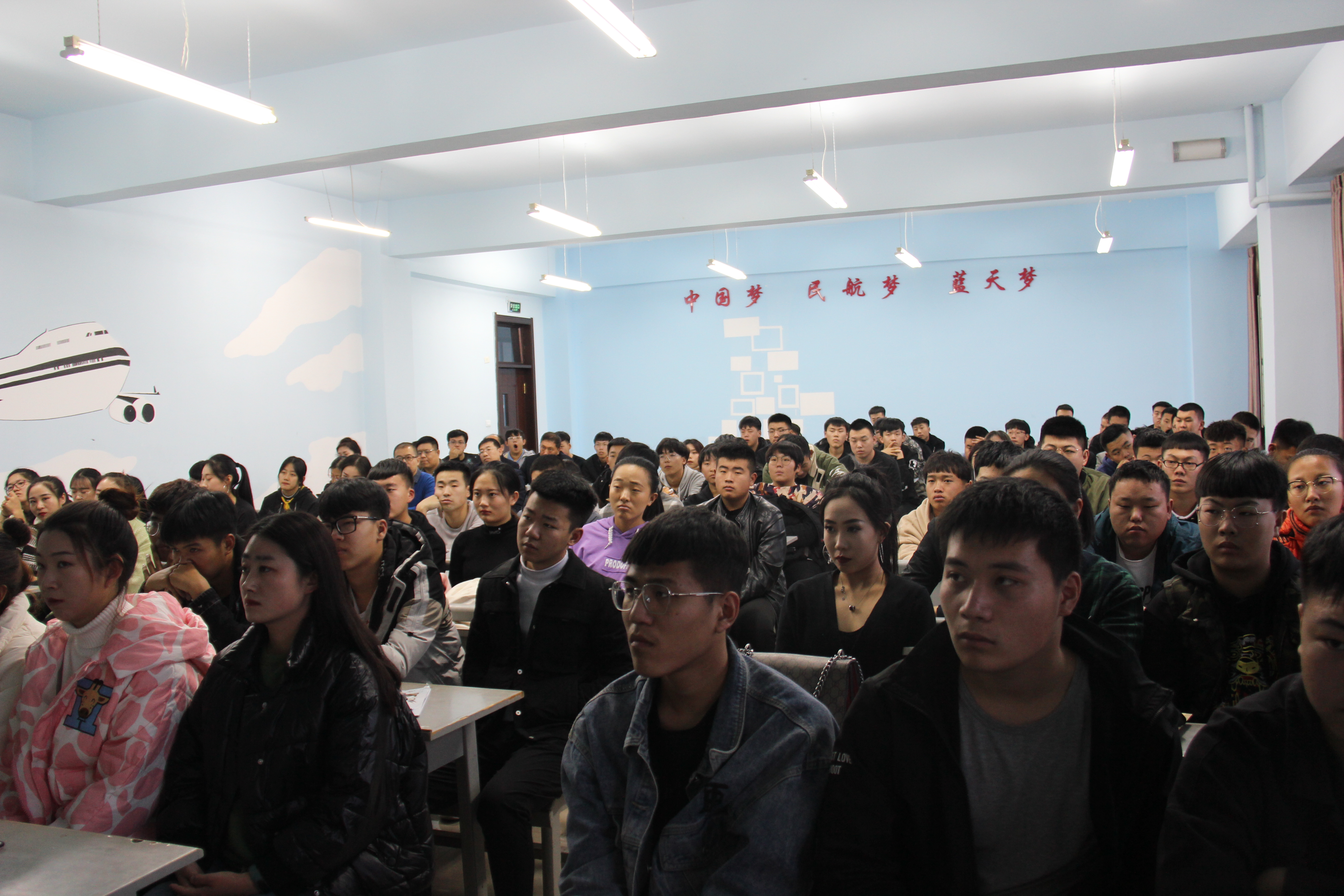 学院领导深入旅游商务学院上思政课 学院领导深入旅游商务学院上思政课