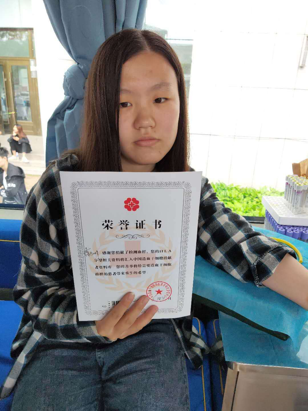 爱心凝聚力量_奉献铸就青春