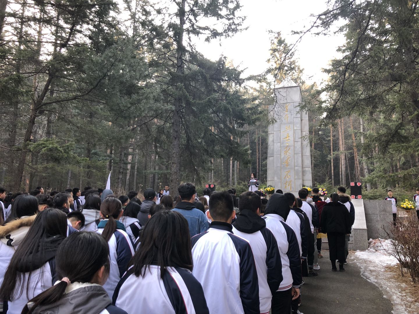德甲官方中文网站开展清明节祭奠英烈活动 德甲官方中文网站开展清明节祭奠英烈活动