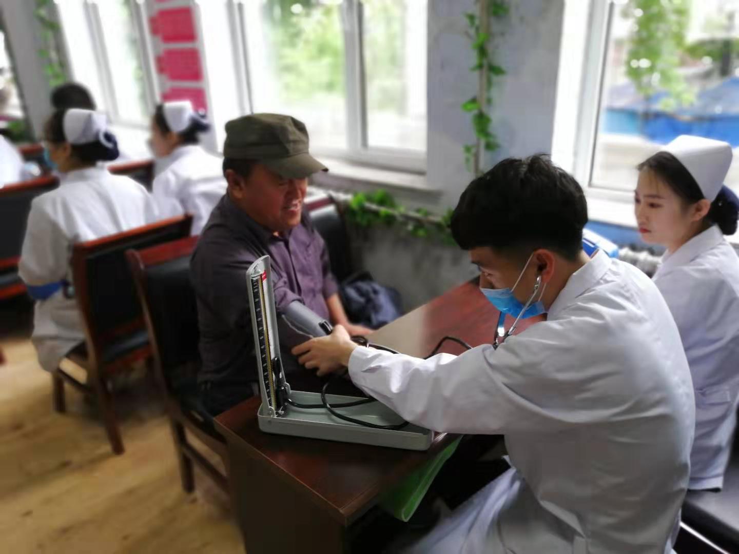 参加“七一”志愿服务活动的同学们！
