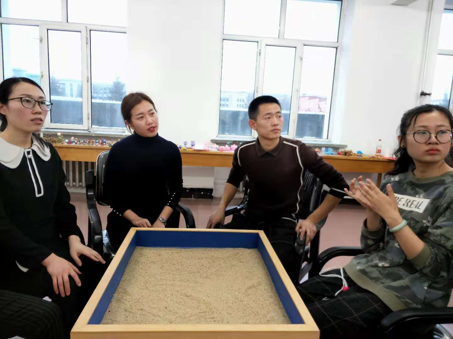 德甲举办“科学减压_促进心理健康”团体心理训练活动