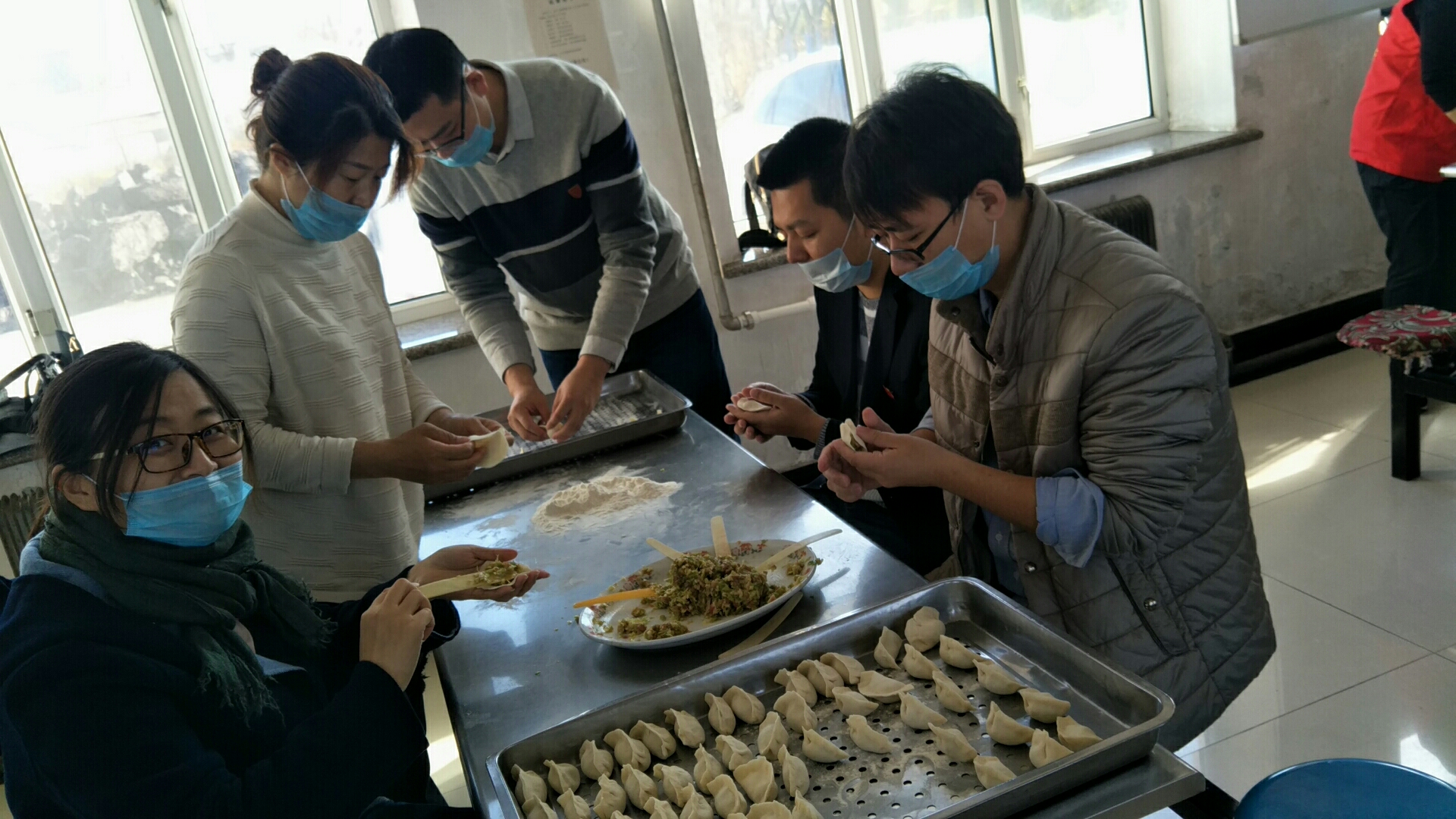 金秋十月林都寒_工程慰问暖人心