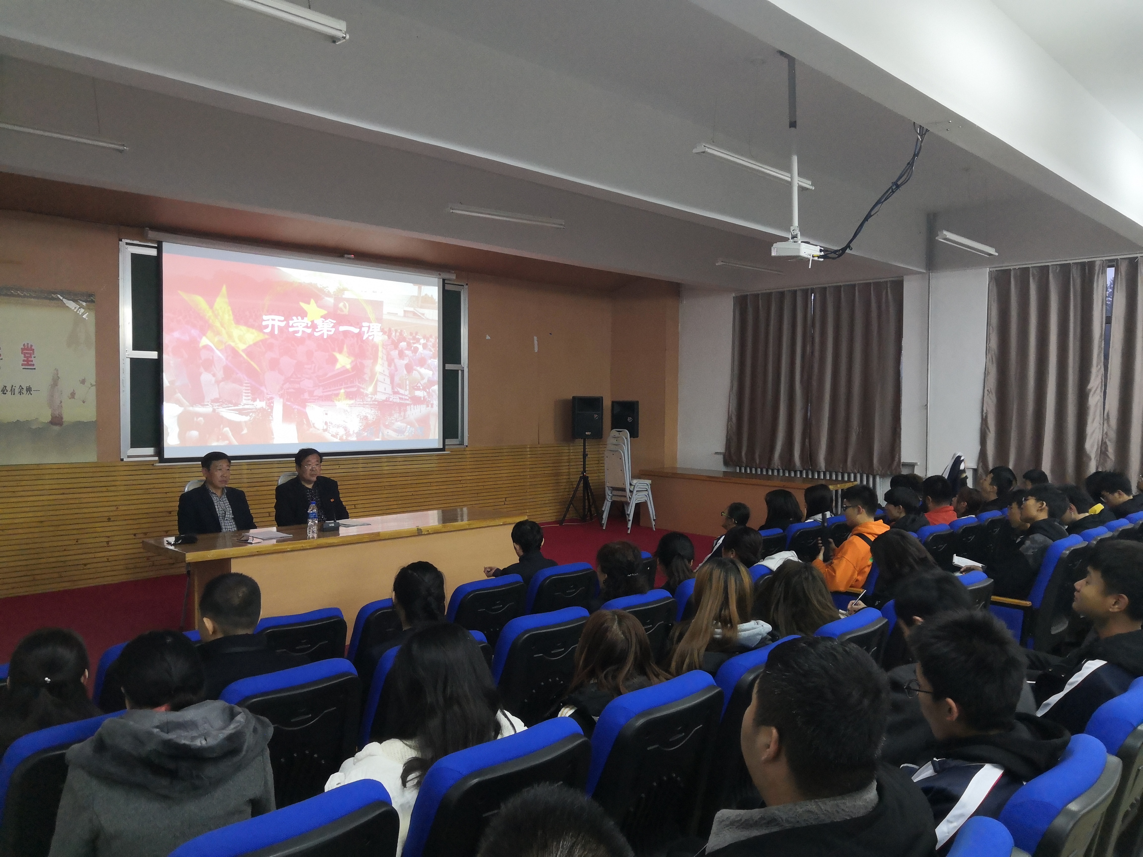 《开学第一课》—学校党委委员张春鹰深入计算机学院上思政课 《开学第一课》—学校党委委员张春鹰深入计算机学院上思政课