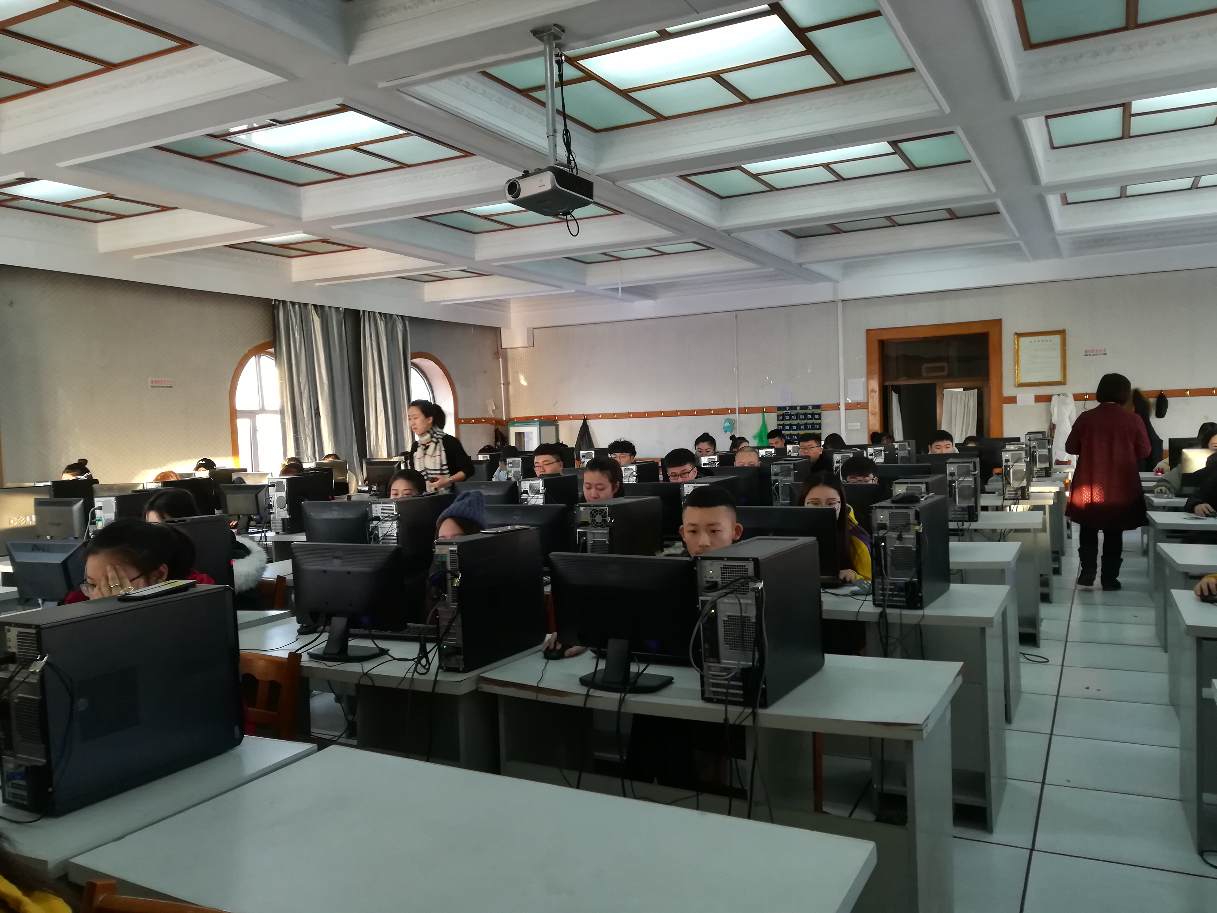 学院圆满完成期末考试工作 学院圆满完成期末考试工作