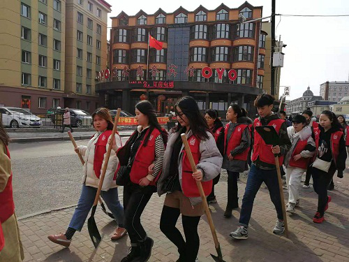 德甲官方中文网站医学技术学院师生开展学雷锋活动