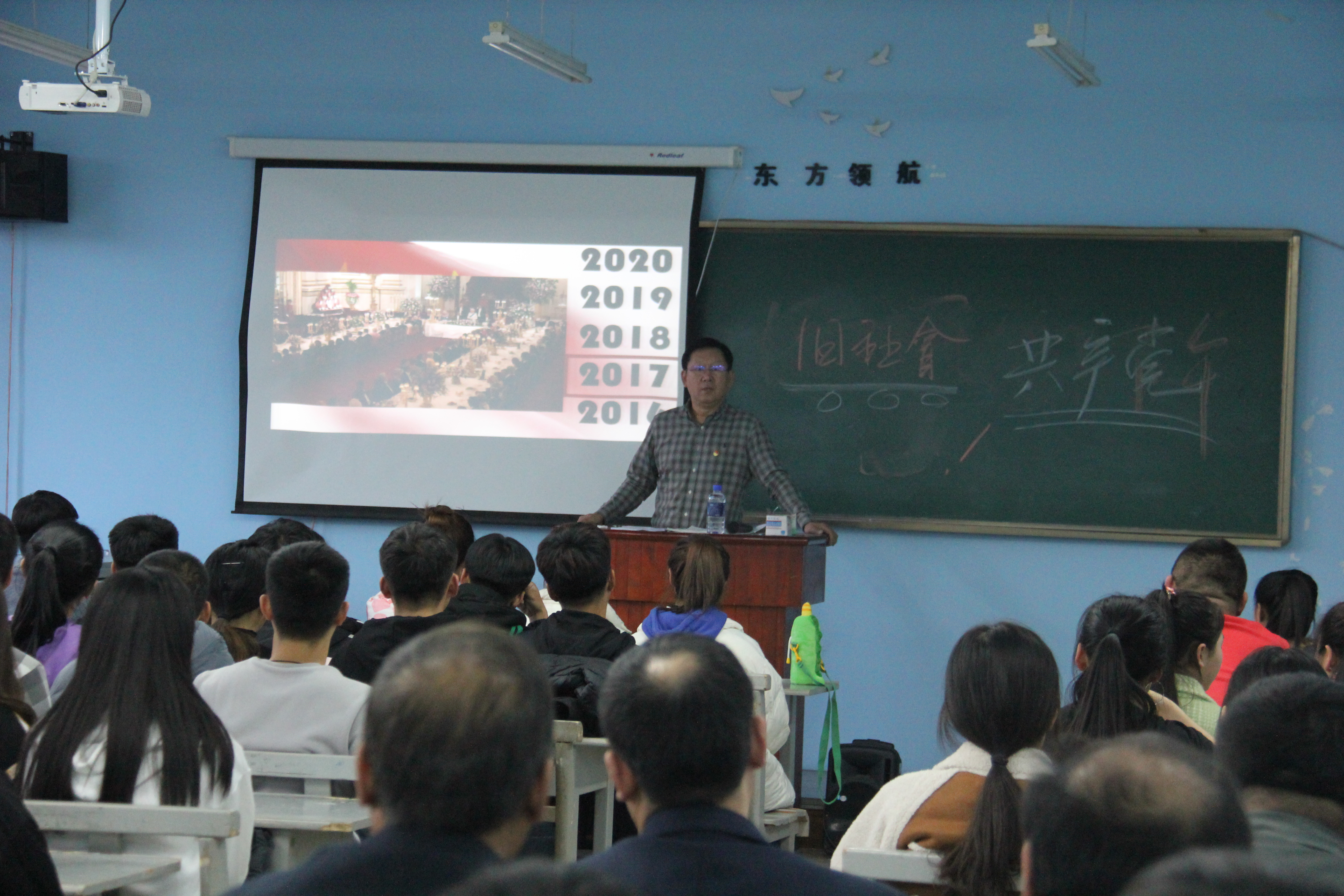 学院领导深入旅游商务学院上思政课 学院领导深入旅游商务学院上思政课
