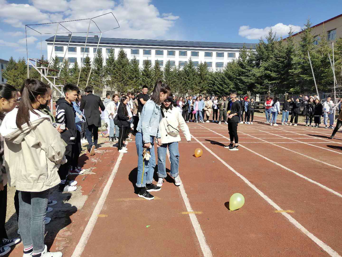 德甲官方中文网站开展“娱乐身心，激扬青春”趣味运动会活动