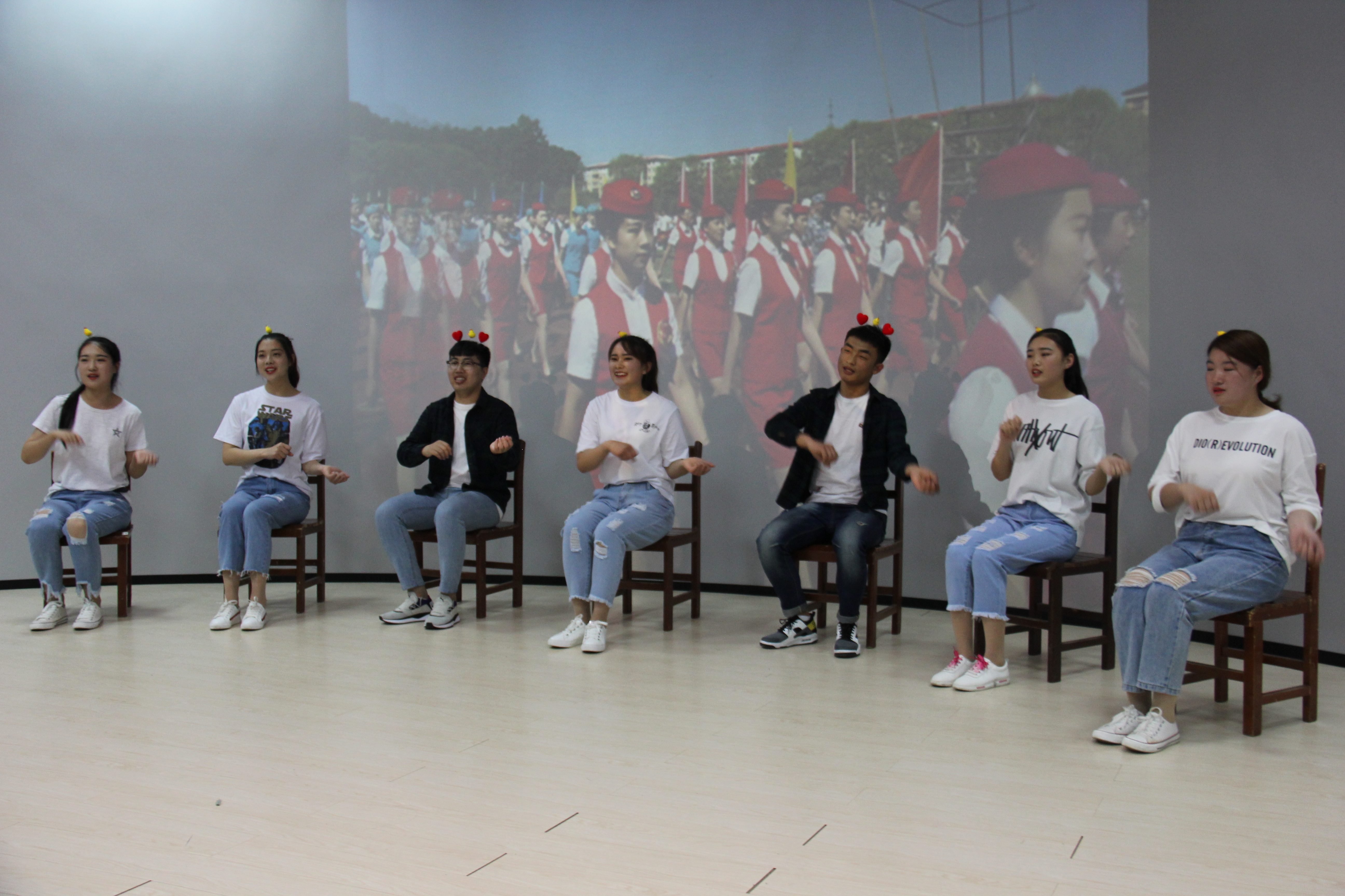 旅游商务学院成功举办第三届高铁服务技能大赛 旅游商务学院成功举办第三届高铁服务技能大赛