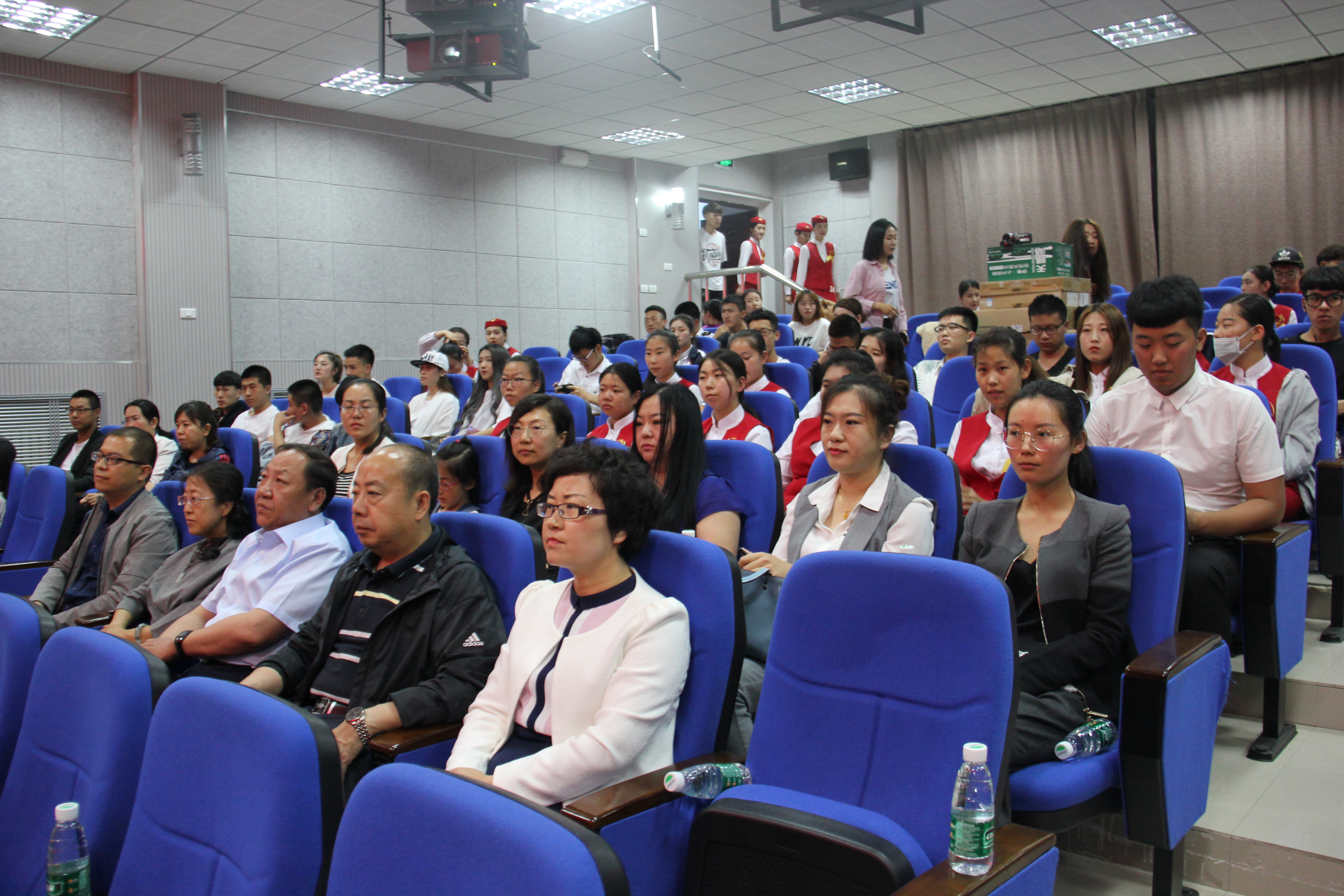 旅游商务学院成功举办第三届高铁服务技能大赛 旅游商务学院成功举办第三届高铁服务技能大赛