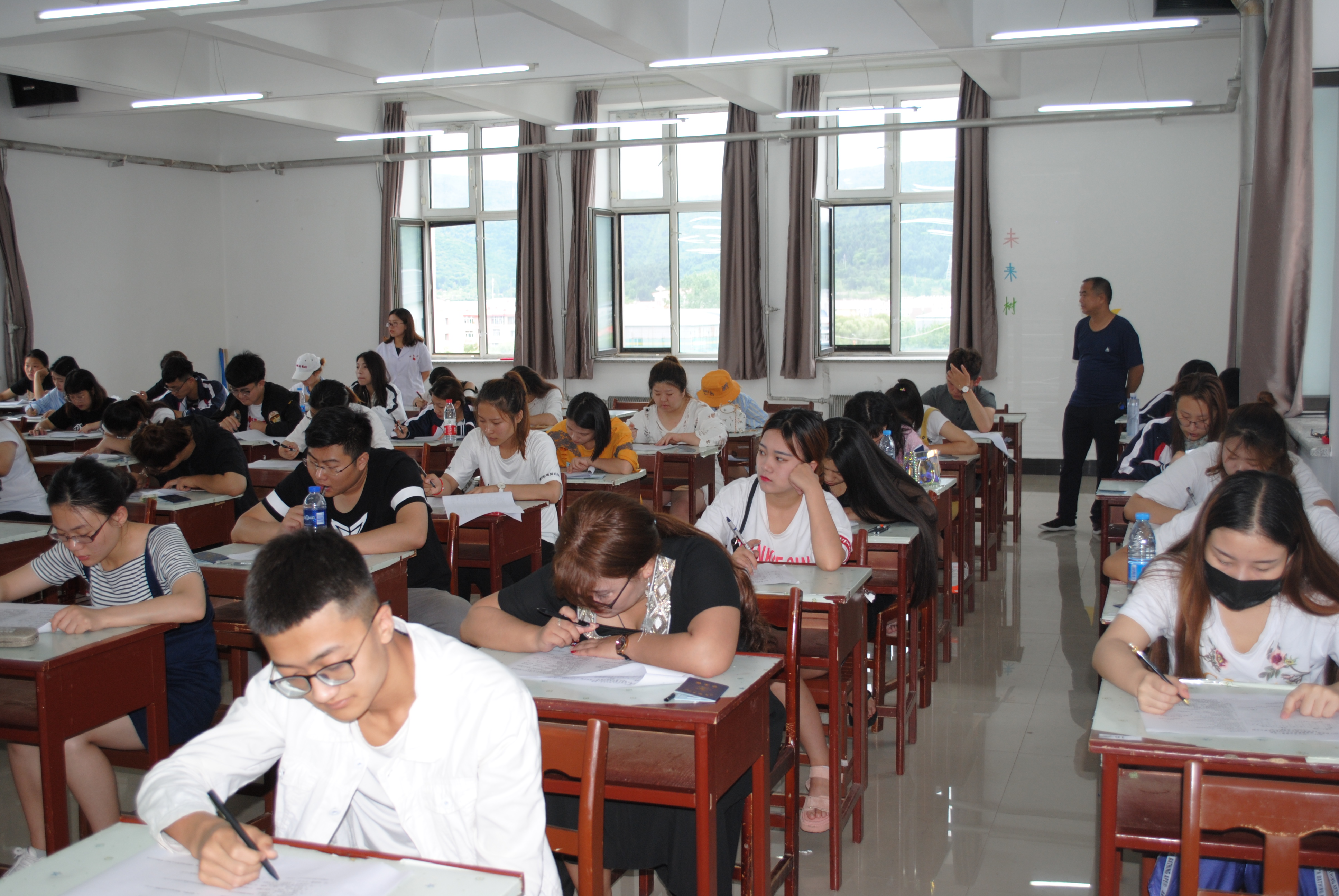 德甲官方中文网站2017—2018学年第二学期期末考试工作