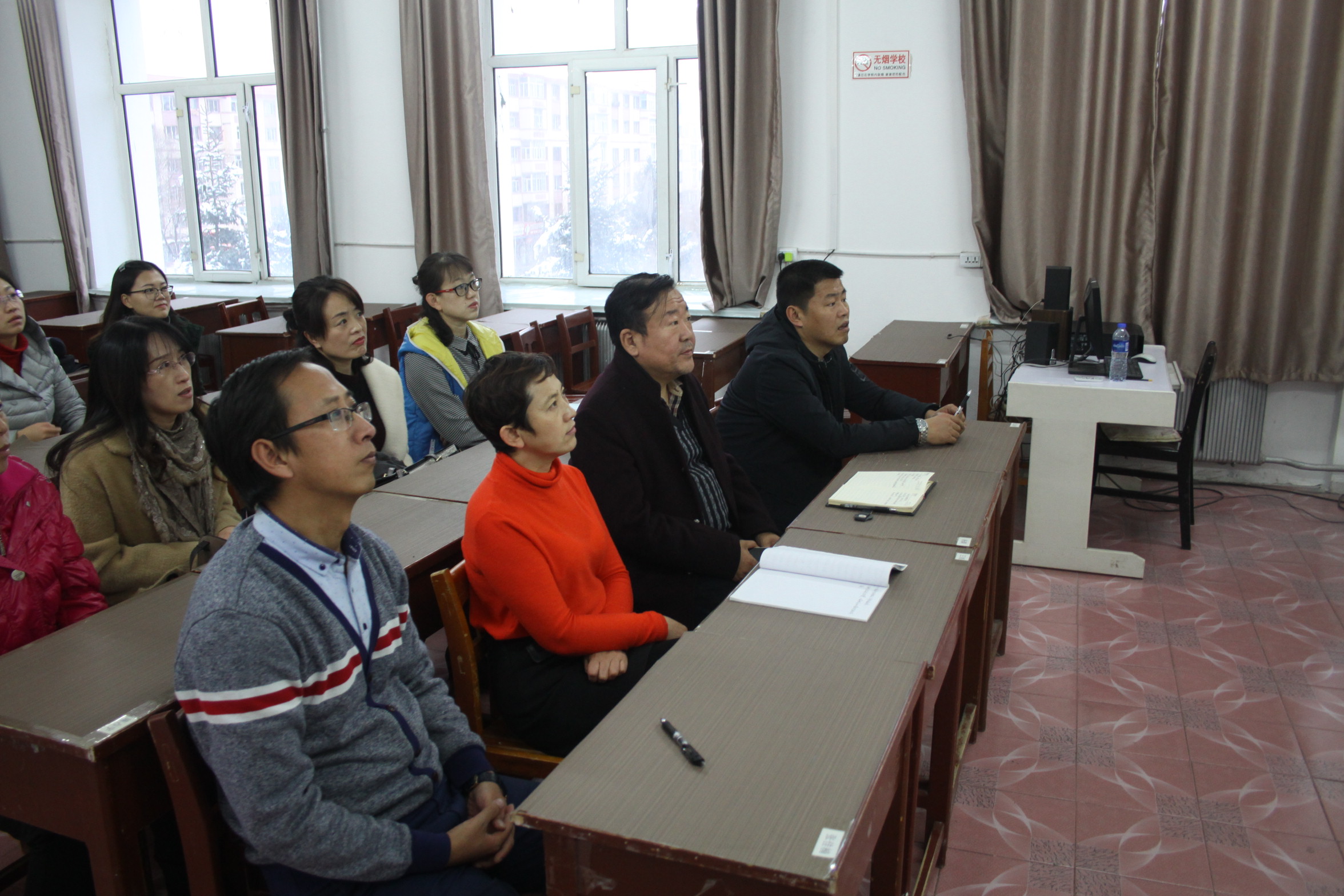 计算机学院政治学习课观看《榜样》